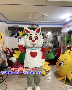 mascot thỏ cute mang áo trái tim