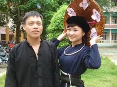 Trang phục biểu diễn dân tộc Tày